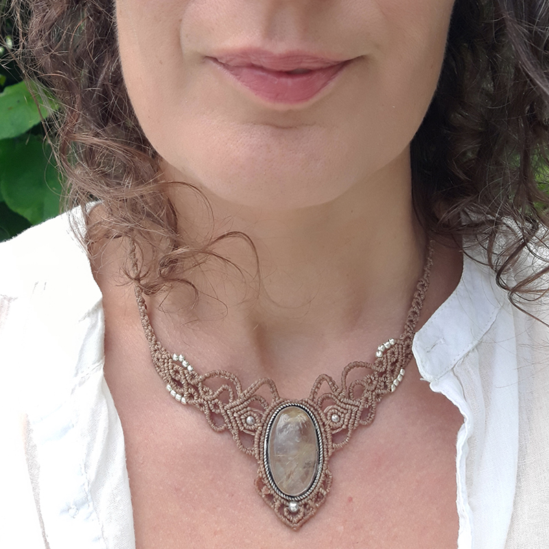 Collier quartz rutile, création sur mesure, Laura macramé