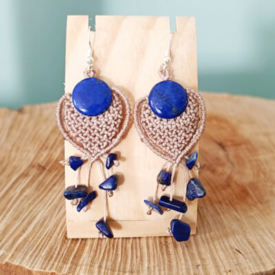 Boucles d'oreilles cabochons et chips de lapis lazuli naturels, Laura macramé